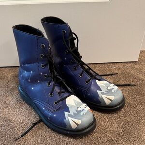 Groove bags camping theme lace up women’s boots size 8